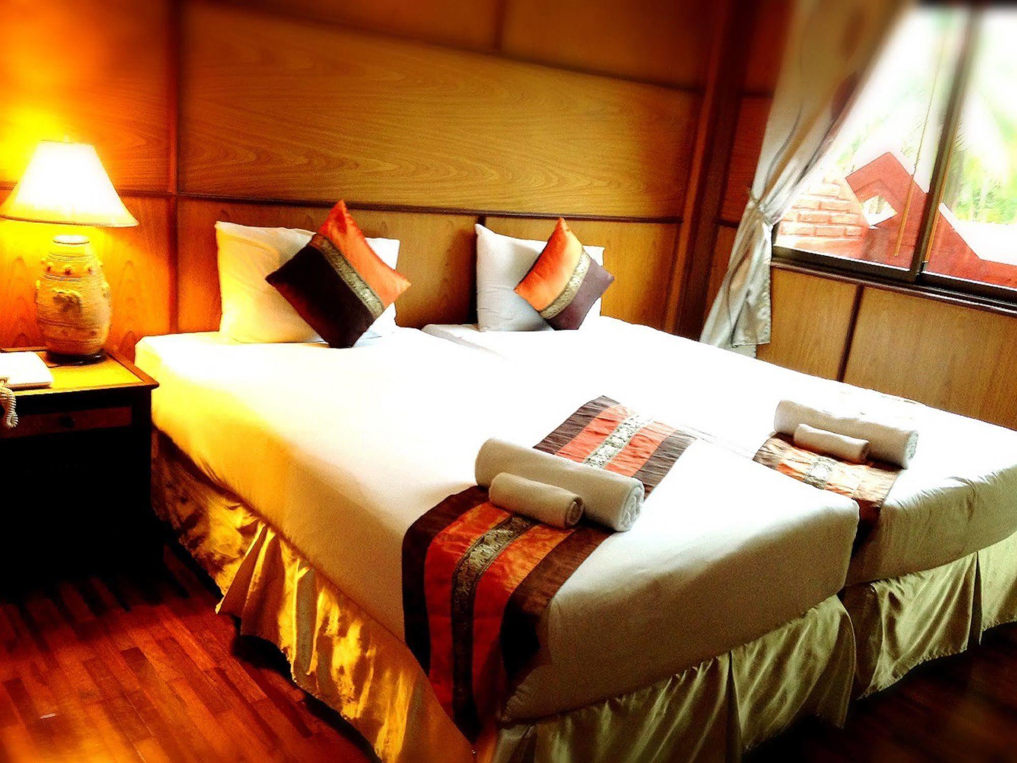 Jaroenrat Resort Samut Songkhram Extérieur photo