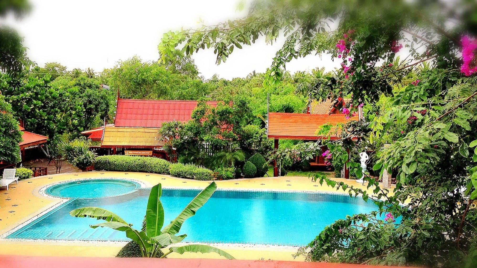 Jaroenrat Resort Samut Songkhram Extérieur photo